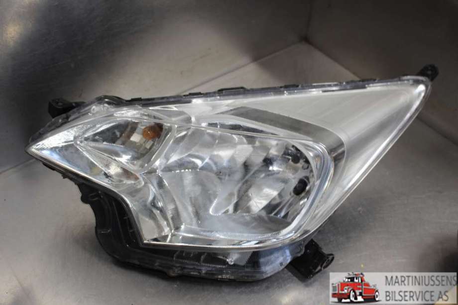 Frontlykt venstre halogen til Toyota Verso-S 2011-2015 (COMBI) (COMBI) (TOYOTA|)