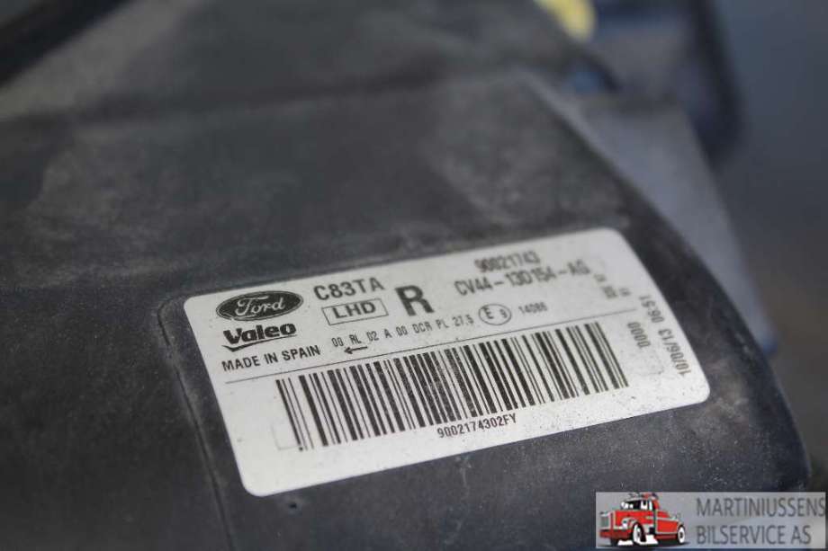 Frontlykt høyre halogen til Ford Kuga 2013-2019  (FORD||CV44-13D154-AG)