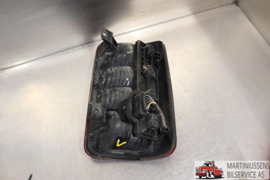 Baklykt venstre til VW Caddy 2004-2010 (Type III, Fase 1)  (VOLKSWAGEN||2K0 945 257 A)