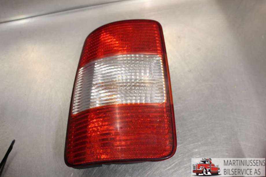 Baklykt venstre til VW Caddy 2004-2010 (Type III, Fase 1)  (VOLKSWAGEN||2K0 945 257 A)