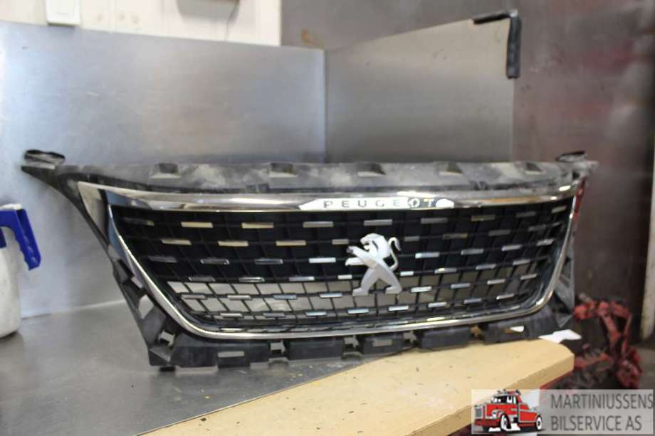 Grill til Peugeot 5008, 2017-->> (Type II)  (PEUGEOT|)