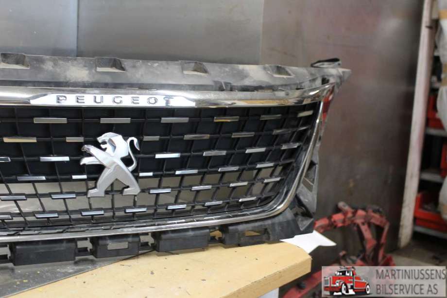Grill til Peugeot 5008 2017-->> (Type II)  (PEUGEOT||9815317777)
