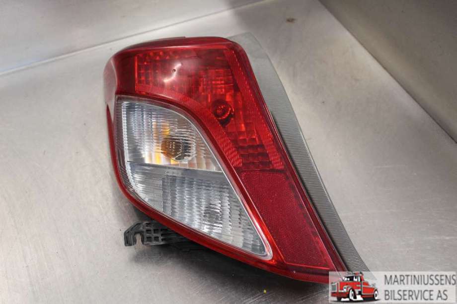 Baklykt venstre til Toyota Yaris, 2012-2014 (Type III, Fase 1)  (TOYOTA|)