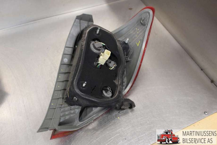 Baklykt venstre til Toyota Yaris 2012-2014 (Type III, Fase 1)  (TOYOTA||C00269277)