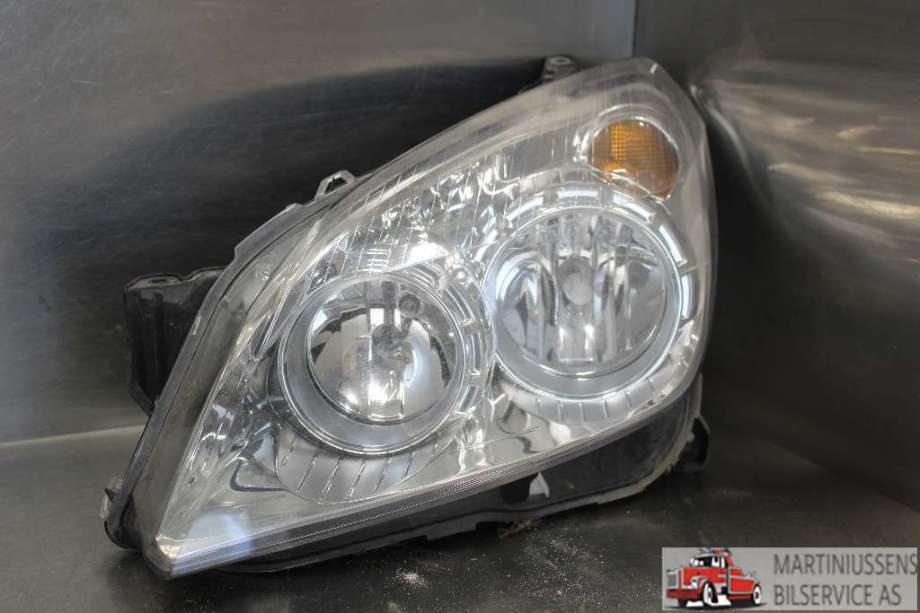 Frontlykt venstre halogen til Opel Astra H, 2004-2009  (OPEL|)