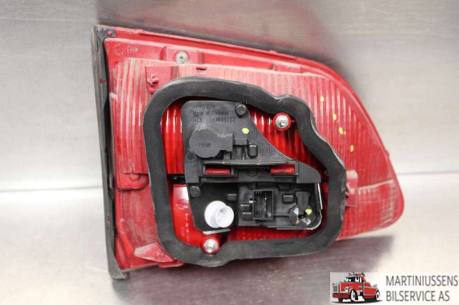 Baklykt høyre indre til VW Touran 2010-2015 (Type I, Fase 3)  (VOLKSWAGEN||2TZ 010 469-02)