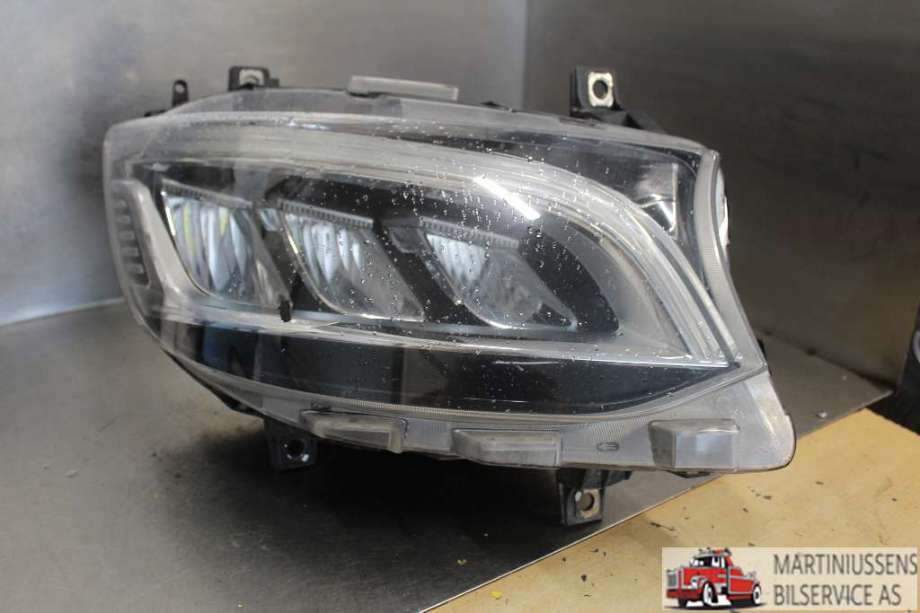 Frontlykt høyre halogen til Mercedes Sprinter 2018-->> (907/910) (907/910) (MERCEDES||A 910 906 58 00)