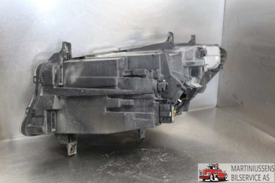 Frontlykt høyre halogen til Mercedes Sprinter 2018-->> (907/910) (907/910) (MERCEDES||A 910 906 58 00)