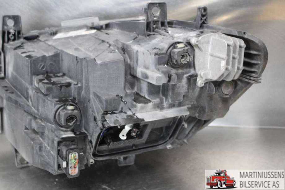 Frontlykt høyre halogen til Mercedes Sprinter 2018-->> (907/910) (907/910) (MERCEDES||A 910 906 58 00)