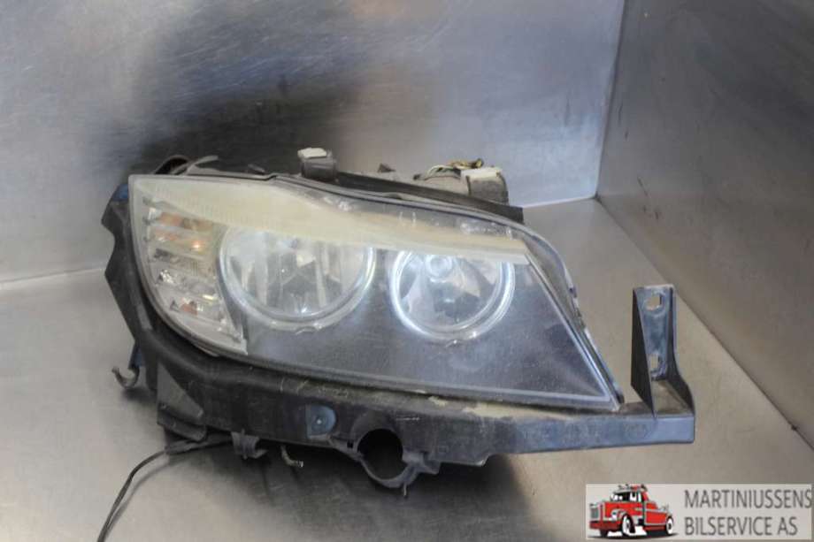 Frontlykt høyre halogen til BMW 3-Serie, 2005-2011 (E90/E91/E92/E93) (E90/E91/E92/E93) (BMW|)