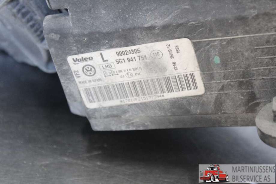 Frontlykt venstre halogen til VW Golf VII 2012-2017 (Fase 1)  (VOLKSWAGEN|5G1 941 751|)