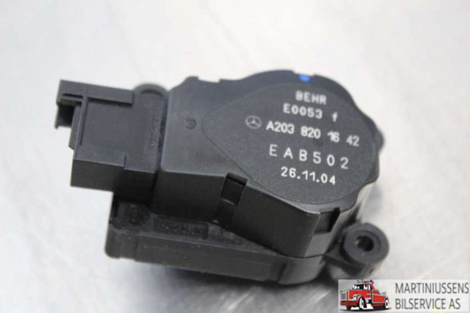 Diverse deler til Mercedes ML 2005-2011 (W164) (W164) (MERCEDES||A203 820 16 42)