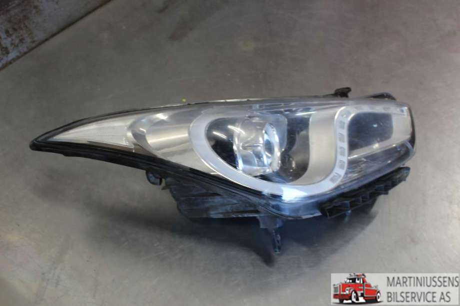Frontlykt høyre halogen til Hyundai i40 2012-2017  (HYUNDAI|)