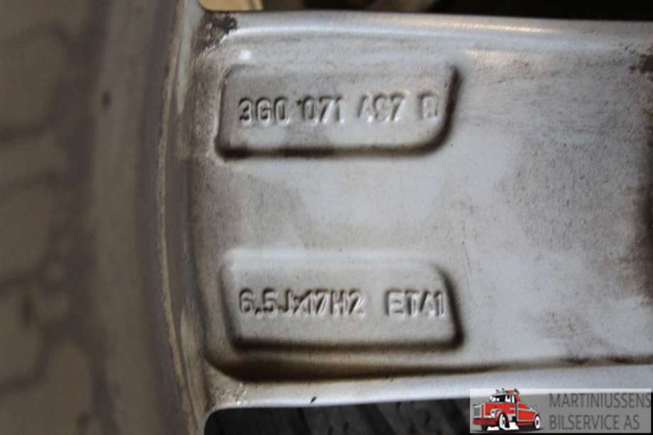 Hjulsett stål sommer til VW Passat 2015-2019 (Fase 1) (B8) (B8) (VOLKSWAGEN|VIKING CONTACT 7|215/55R17 7MM|CONTINENTAL)