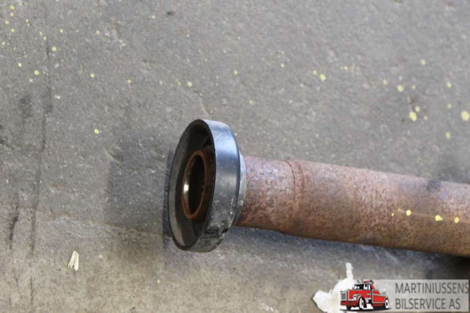Drivaksel høyre foran til VW Transporter / Caravelle 2009-2015 (Fase 2) (T5) (T5) (VOLKSWAGEN|7H0 407 272 CJ|)