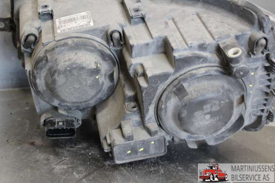 Frontlykt høyre halogen til VW Transporter / Caravelle 2009-2015 (Fase 2) (T5) (T5) (VOLKSWAGEN|7E1 941 016 H|)