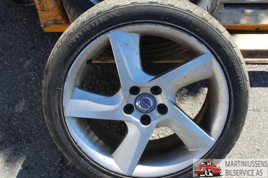 Hjulsett stål sommer til Volvo V70 2007-2013 (Type III, Fase 1)  (VOLVO|NS9000|235/40R18 5MM|NORDEX)