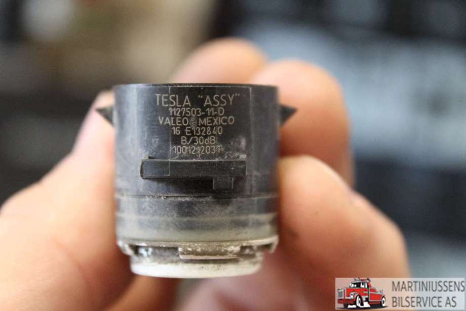 Parkeringssensor foran til Tesla Model 3 2018-2023 (Fase 1) (TESLA|1127503-11-D|)