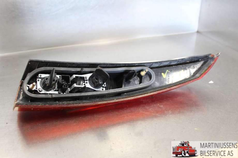 Baklykt venstre til Volvo V70 2000-2004 (Type II, Fase 1)  (VOLVO||9154493ECE)