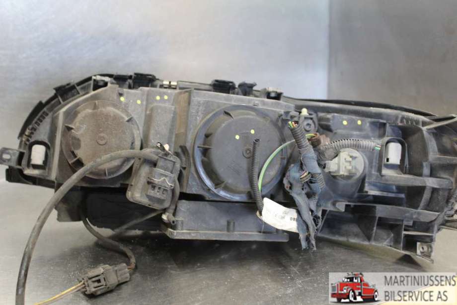 Frontlykt høyre xenon til Volvo V70 2000-2004 (Type II, Fase 1) (VOLVO||30655906)