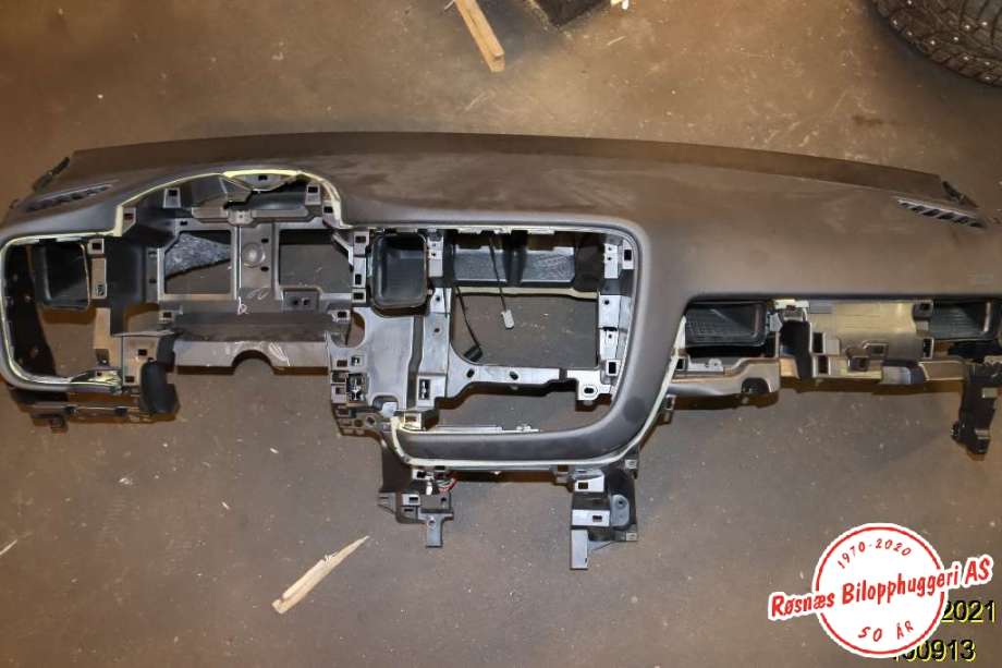 Dashbord til Mitsubishi Outlander, 2012-2015 (Type III, Fase 1)  (MITSUBISHI|8000A513XA)