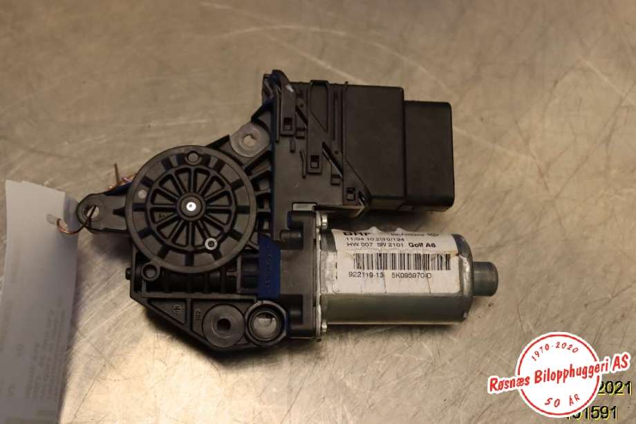 Ruteheis høyre til VW Golf VI 2008-2012  (VOLKSWAGEN|5K0959704D|)