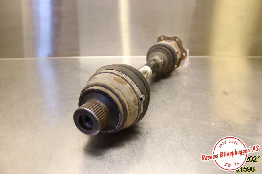 Drivaksel høyre foran til Audi A4 2007-2014 (Type IV) (B8) (B8) (AUDI|8K0 407 271 Q|)