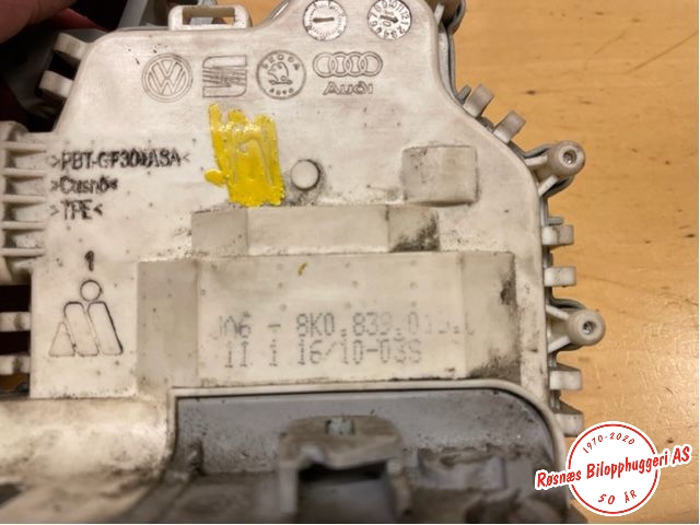 Låsekasse høyre til Audi A4 2007-2014 (Type IV) (B8) (B8) (AUDI||1KO83915C)