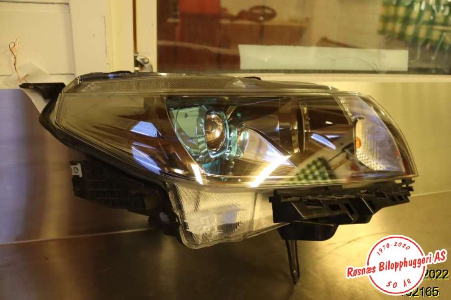 Frontlykt høyre halogen til Suzuki Vitara 2015-->> (Type IV) (SUZUKI|100-18095|)