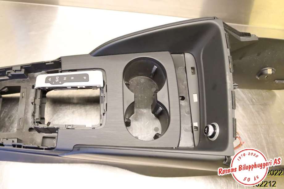 Sete armlene lokk til Audi A3 2016-2020 (Type III, Fase 2)  (AUDI|)