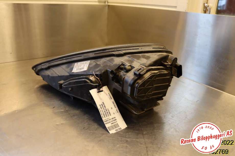 Frontlykt høyre halogen til Porsche Cayenne 2010-2017 (92A) (92A) (PORSCHE|7P5 941 032 P|)