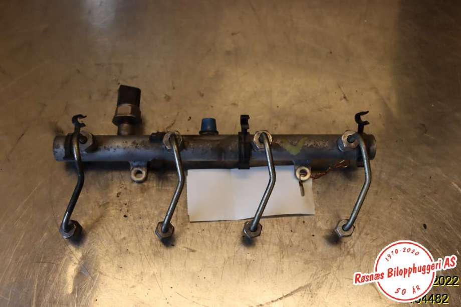 Dyseskinne (fuelrail) til Audi A8, 2003-2010 (Type II) (AUDI|057 130 089K)
