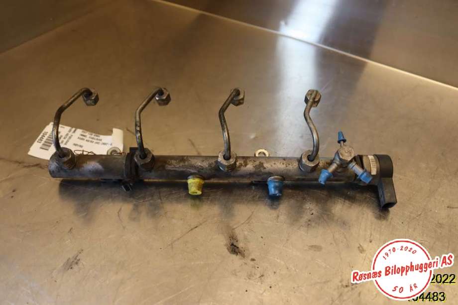 Dyseskinne (fuelrail) til Audi A8, 2003-2010 (Type II) (AUDI|057 130 090L)