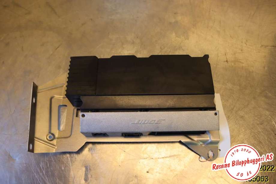 Bilstereo forsterker til Audi A8, 2003-2010 (Type II) (AUDI|4E0 035 223 M)