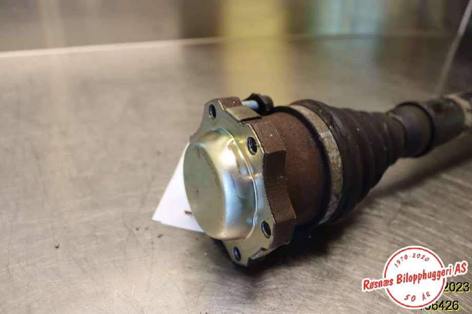 Drivaksel høyre foran til VW Golf IV 1998-2003  (VOLKSWAGEN|1J0407272GE|)
