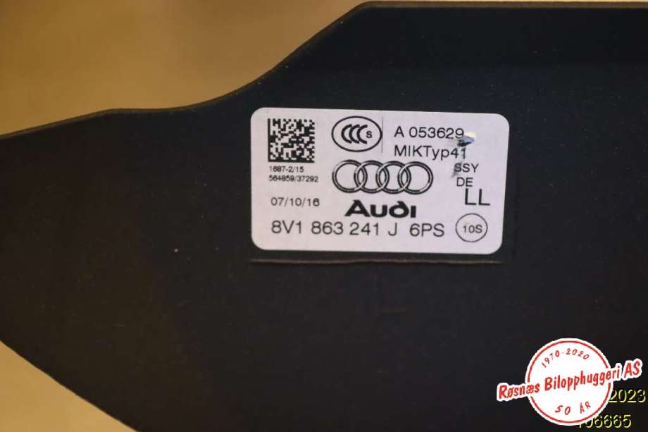 Sete armlene lokk til Audi A3 2016-2020 (Type III, Fase 2)  (AUDI|8V1 863 241 J|)