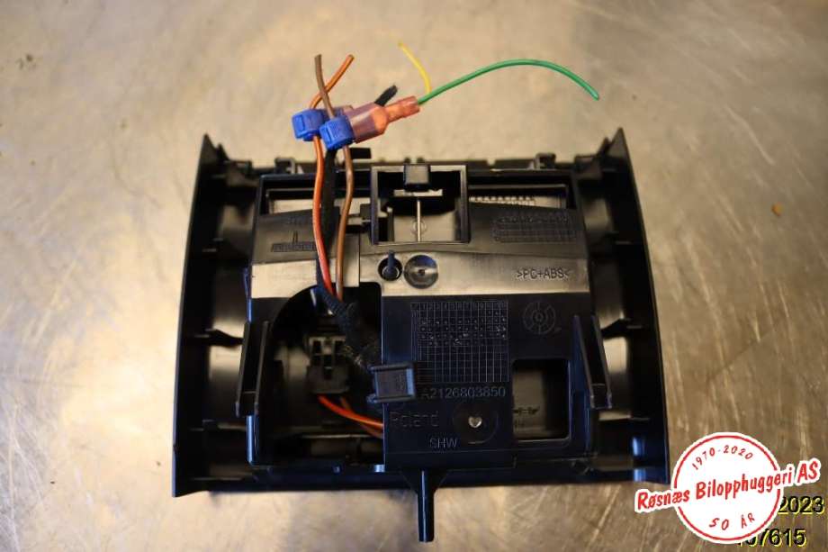 Dashbord askebeger til Mercedes E-Klasse 2009-2013 (Fase 1) (W212) (W212) (MERCEDES|A212 68 03 850|)