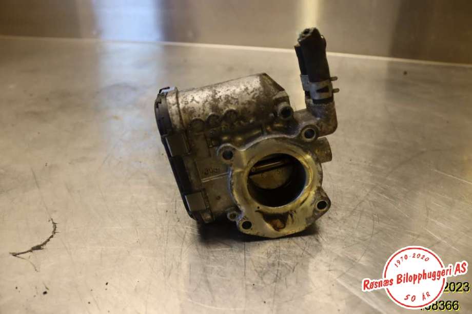 Spjeldhus til Toyota Yaris 2006-2009 (Type II, Fase 1)  (TOYOTA|22030-0Q010-A|)
