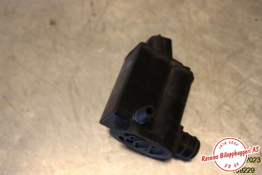Spylerpumpe bak til Kia Rio 2011-2017 Type III  (KIA|98510-1W000|)