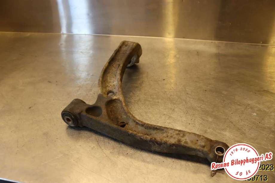 Bærebru høyre foran nedre til VW Transporter / Caravelle, 2003-2009 (Fase 1) (T5) (T5) (VOLKSWAGEN|7H8 407 152 B)