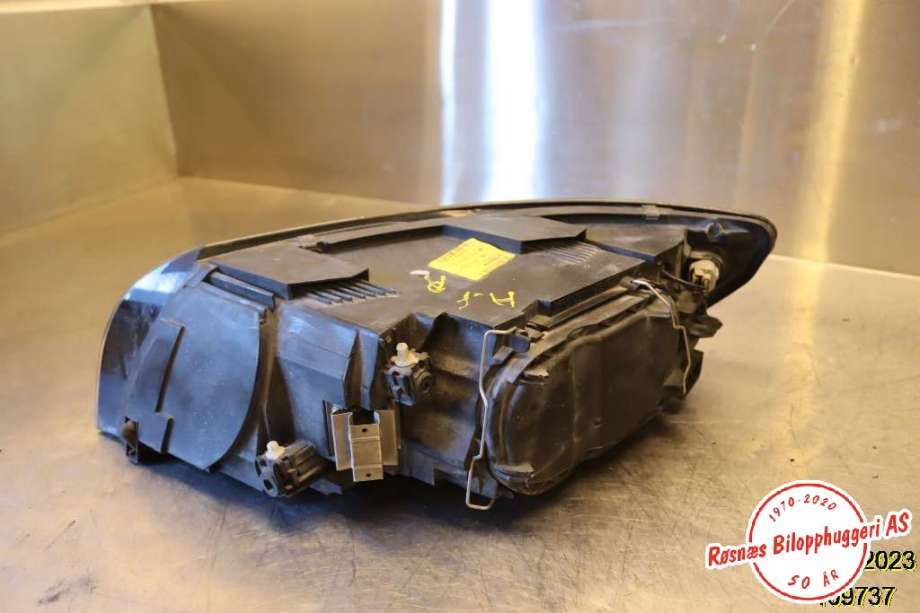 Frontlykt høyre halogen til Volvo V50 2004-2007 (Fase 1)  (VOLVO|30678913|)