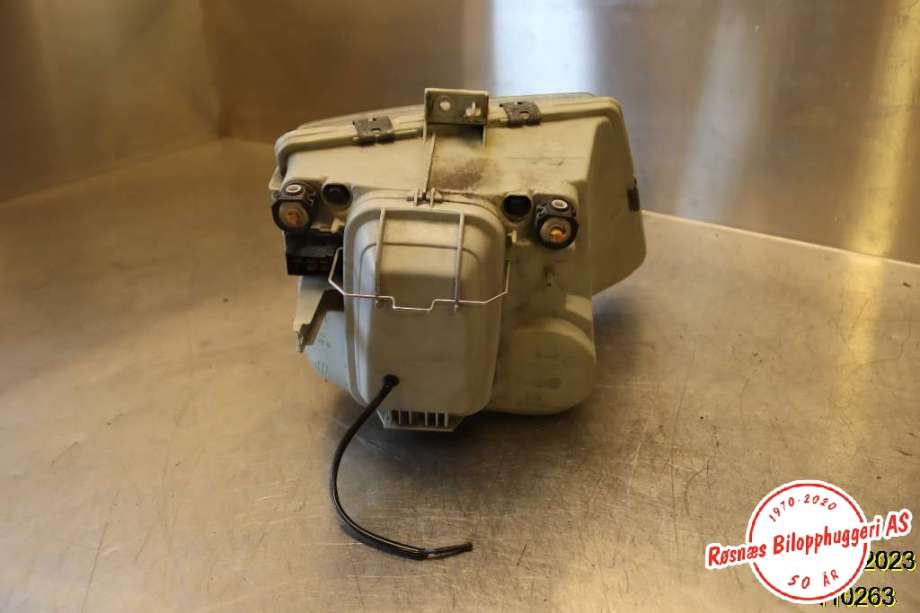 Frontlykt venstre halogen til Mercedes Vito/Viano 1996-2003 (W638) (W638) (MERCEDES|)