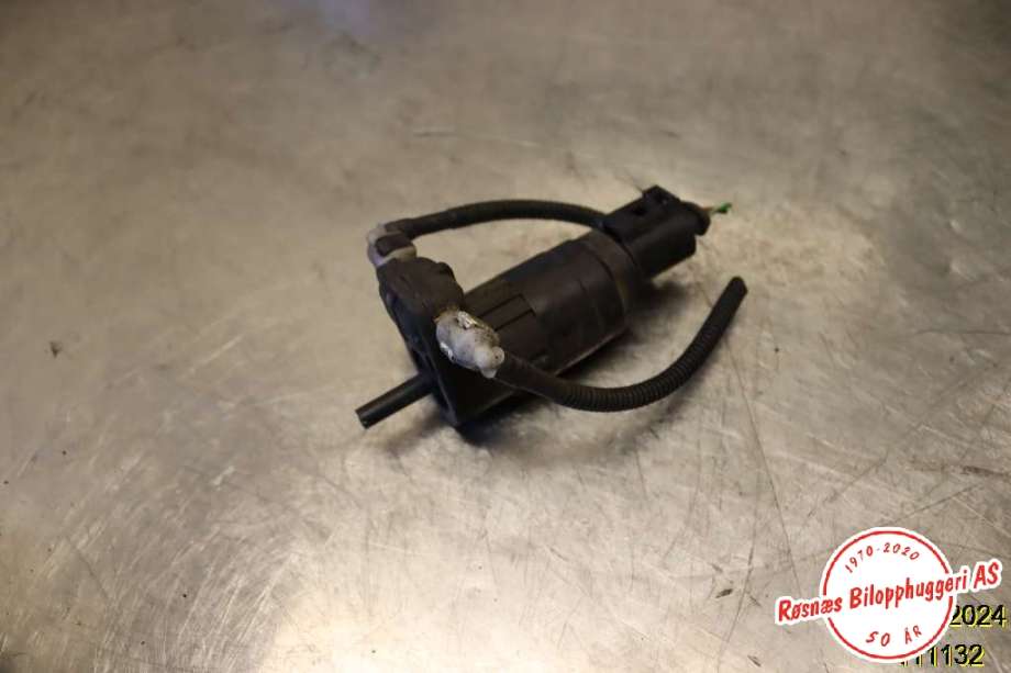 Spylerpumpe foran til VW Golf VII 2012-2017 (Fase 1)  (VOLKSWAGEN|1K6955651|)
