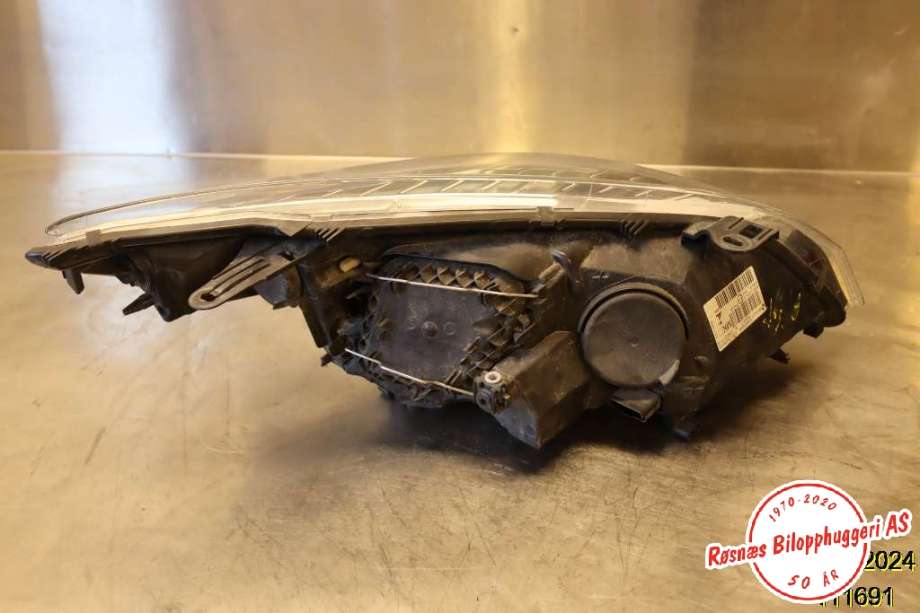 Frontlykt venstre halogen til Renault Megane 2009-2016 Type III  (RENAULT|260607305R|)