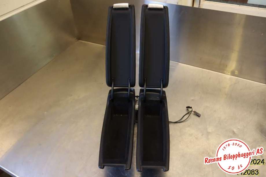Sete armlene lokk til Audi A8 2003-2010 (Type II) (AUDI|4E0 864 208 H|4E0 864 207 K|)