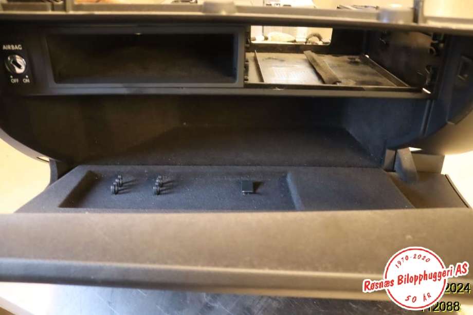 Hanskerom til Audi A8 2003-2010 (Type II) (AUDI|4E1 857 104 F|)