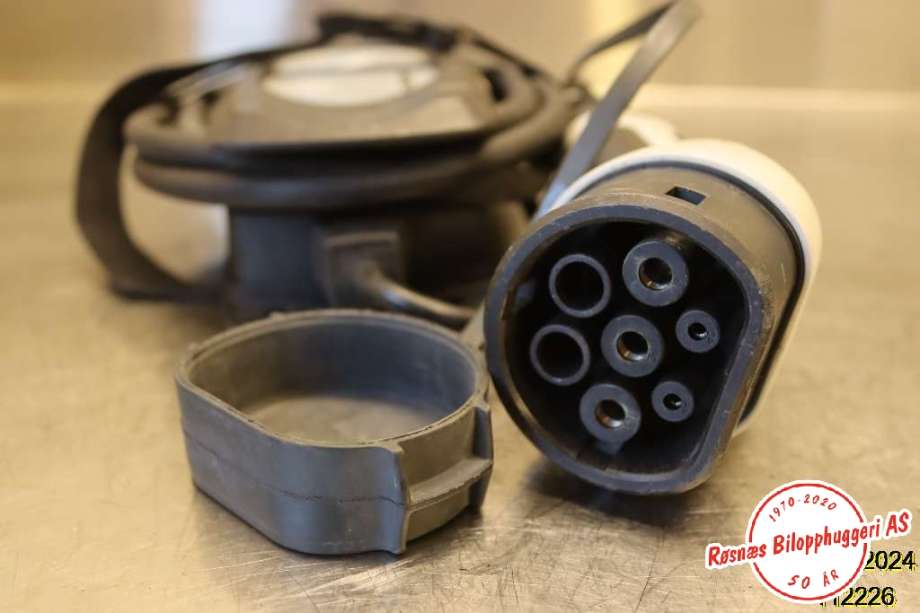 Batterilader kabel til BMW 2-Serie 2014-2021 (F22/F23) (F22/F23) (BMW|61 44 6 818 626|)
