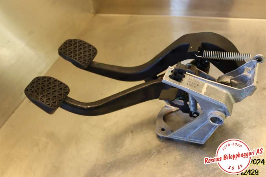 Pedalsett til BMW X1 2009-2015 (E84) (E84) (BMW|35 00 6 762 926||35 00 6 878 300)
