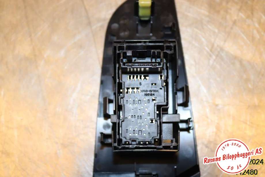 Bryter ruteheis til Toyota Prius 2016-2023 (Type IV) (combi) (combi) (TOYOTA|74272-47120|)