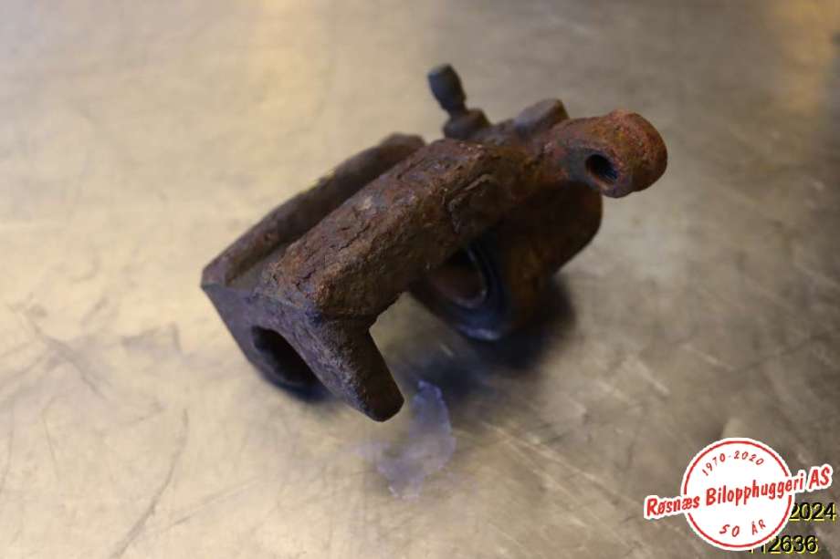 Bremsecaliper venstre bak til Nissan Qashqai 2010-2014 (Type I, Fase 2) (NISSAN|44011JY00A|)